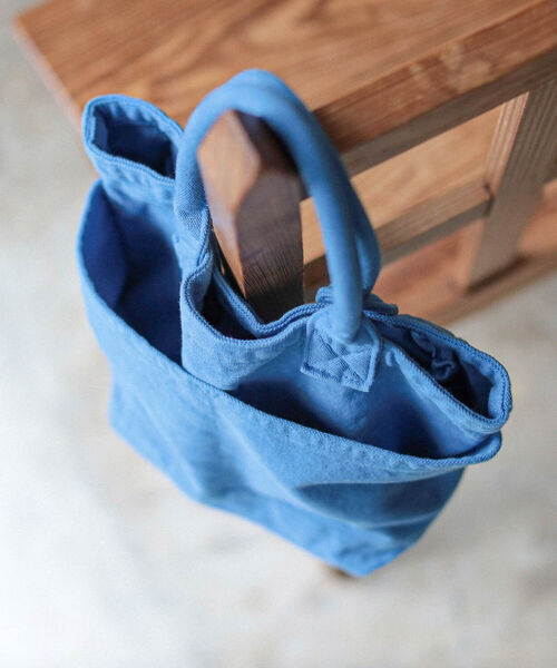 B:MING by BEAMS（ビーミングバイビームス）の「B:MING by BEAMS / 製品染 CANVAS TOTE BAG（トートバッグ・メンズ・ネイビー/レッド/ブルー/カーキ・ONE SIZE）」の7枚目の写真