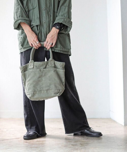 B:MING by BEAMS（ビーミングバイビームス）の「B:MING by BEAMS / 製品染 CANVAS TOTE BAG（トートバッグ・メンズ・ネイビー/レッド/ブルー/カーキ・ONE SIZE）」の13枚目の写真