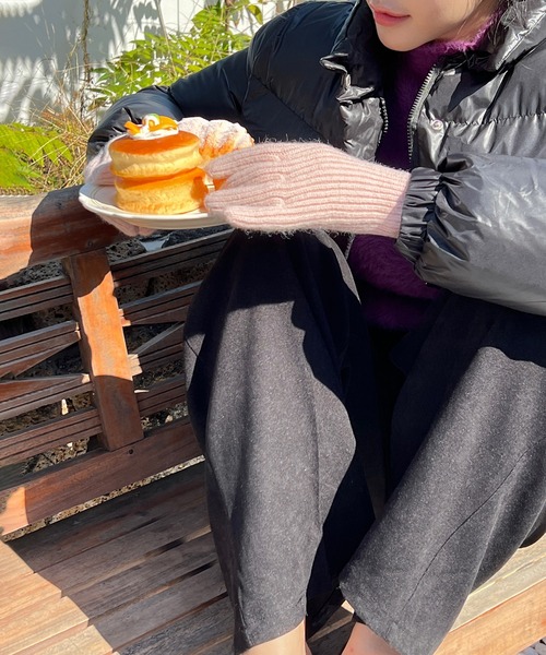 by muni:r(バイ ムニール)の「無地ロングニットスマホ対応手袋(手袋・レディース・グレー/アイボリー/ブラック/グリーン/ピンク/レッド・ONE SIZE)」の10枚目の写真