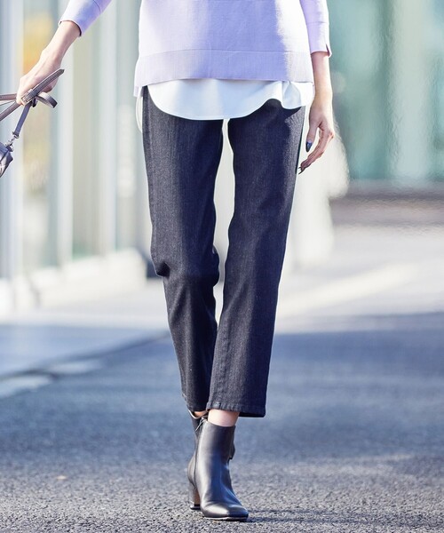 J.PRESS(ジェイプレス)の「【洗える】BASIC STRETCH DENIM ストレート パンツ(デニムパンツ・レディース・ホワイト系/ブラック系/ネイビー系/ダルブルー系・T13/T15/T17)」の1枚目の写真
