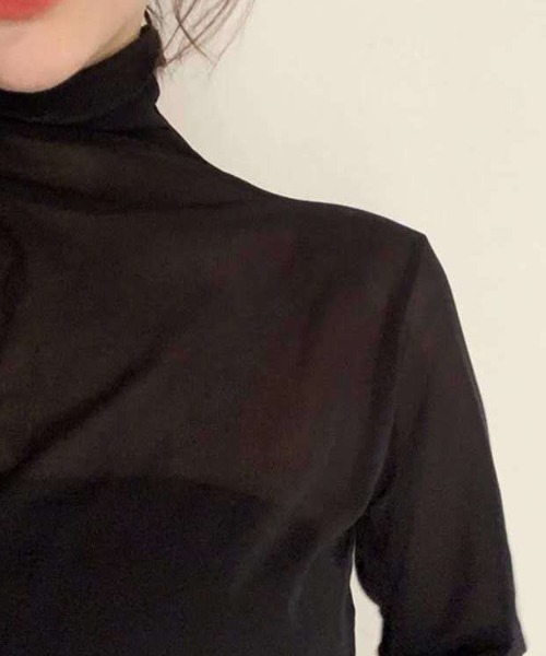 wears(ウェアーズ)の「メロウハイネックトップス(Tシャツ/カットソー・レディース・アイボリー/ホワイト/ブラック・FREE)」の4枚目の写真