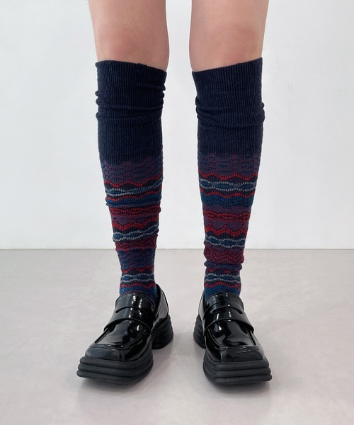 FOLLOWIN（フォロウィン）の「ノルディック柄ウォーマーソックス（レッグウォーマー・レディース・ブラック/ネイビー/バーガンディー・ONE SIZE）」の13枚目の写真