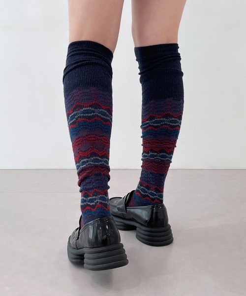 FOLLOWIN（フォロウィン）の「ノルディック柄ウォーマーソックス（レッグウォーマー・レディース・ブラック/ネイビー/バーガンディー・ONE SIZE）」の14枚目の写真