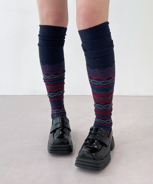 FOLLOWIN（フォロウィン）の「ノルディック柄ウォーマーソックス（レッグウォーマー・レディース・ブラック/ネイビー/バーガンディー・ONE SIZE）」の15枚目の写真