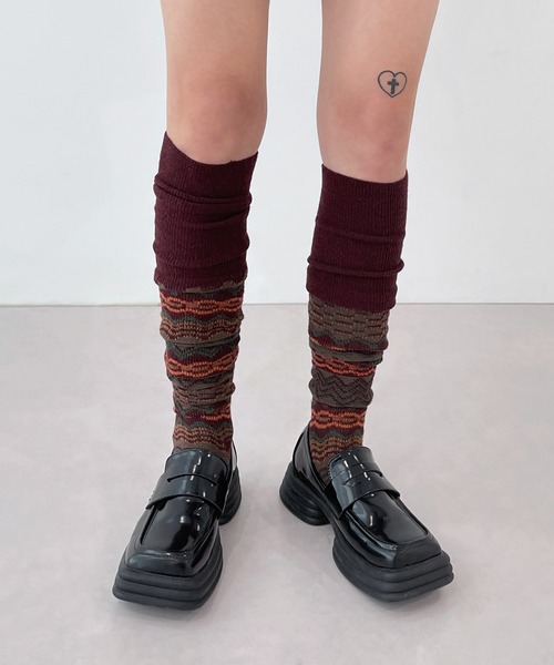 FOLLOWIN（フォロウィン）の「ノルディック柄ウォーマーソックス（レッグウォーマー・レディース・ブラック/ネイビー/バーガンディー・ONE SIZE）」の16枚目の写真