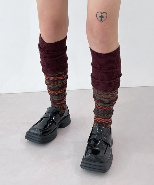 FOLLOWIN（フォロウィン）の「ノルディック柄ウォーマーソックス（レッグウォーマー・レディース・ブラック/ネイビー/バーガンディー・ONE SIZE）」の17枚目の写真