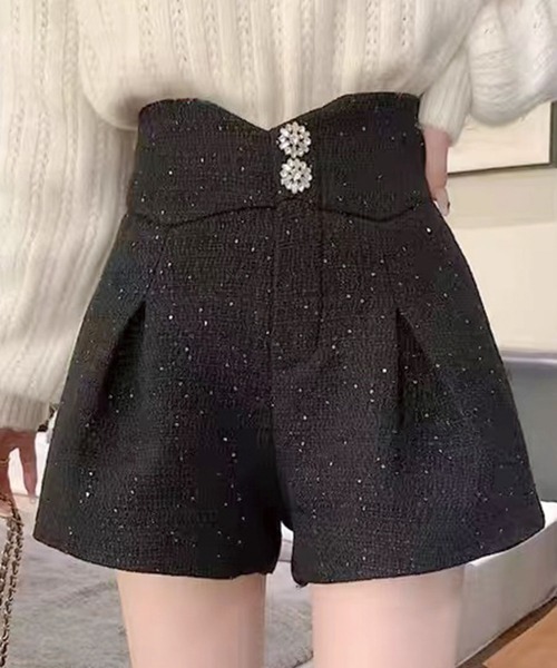 SPIGA（スピーガ）の「クリスタル釦ハイウエストタックショートパンツ（その他パンツ・レディース・ブラック/ホワイト・SMALL/MEDIUM）」の2枚目の写真