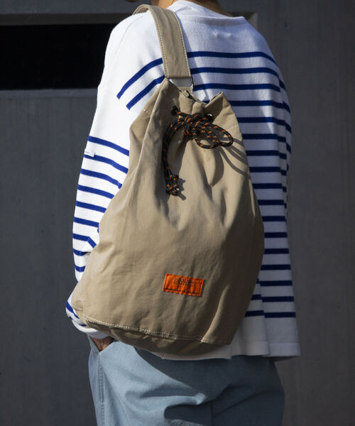 UNIVERSAL OVERALL（ユニバーサルオーバーオール）の「【UNIVERSAL OVERALL/ユニバーサルオーバーオール】TCワンショルビッグポーチ UVO-154（ショルダーバッグ・レディース・ブラック/ベージュ・FREE）」の7枚目の写真