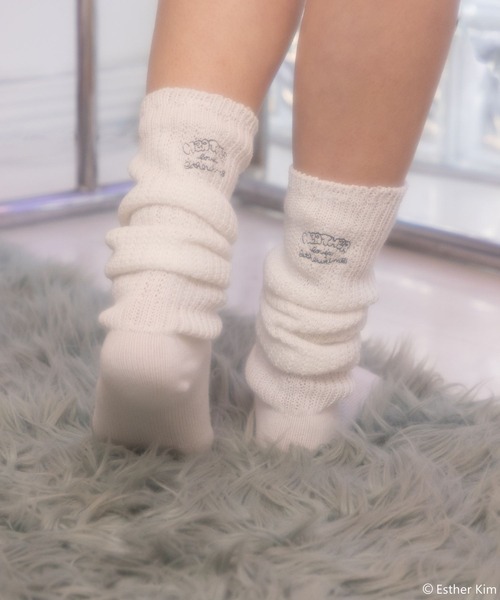 Heather(ヘザー)の「Esther Kim×Heather ロゴ刺繍SOX 184618(ソックス/靴下・レディース・オフホワイト/ブラック・ONE SIZE)」の2枚目の写真