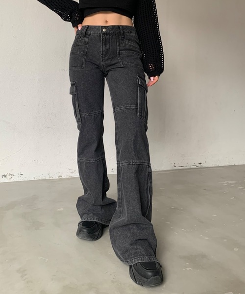 SHAGGIE(シャギー)の「デニムフレアカーゴパンツ(デニムパンツ・レディース・ブラック/ブルー/ネイビー・SMALL/MEDIUM)」の9枚目の写真