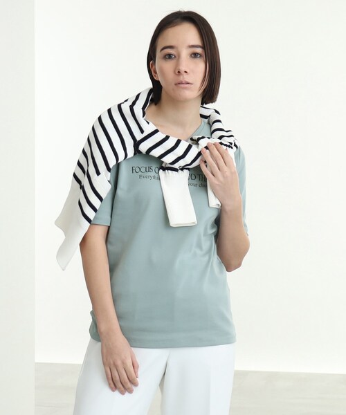 INDIVI（インディヴィ）の「◆【コットン100％/ロゴT/Vネック】メッセージTシャツ（Tシャツ/カットソー・レディース・ホワイト/ブラック/ライトグリーン/ベージュ・12/13/15 /34/38/19/05）」の4枚目の写真