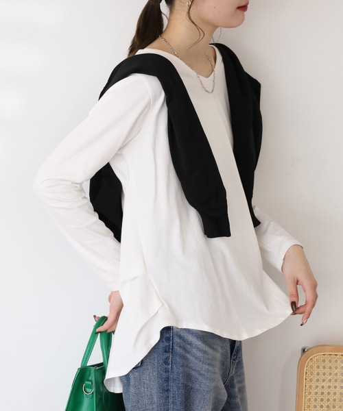atONE(アットワン)の「atONE 脇タックVネック長袖カットソー(Tシャツ/カットソー・レディース・ブラック/カーキ/オフホワイト/ライトベージュ・M-L/4L~5L/LL~3L)」の14枚目の写真