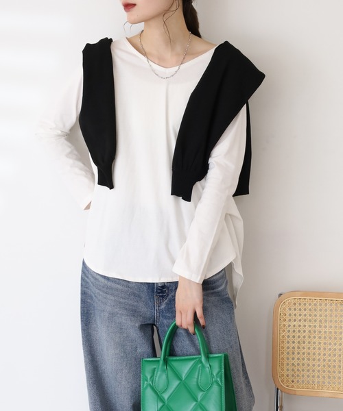 atONE(アットワン)の「atONE 脇タックVネック長袖カットソー(Tシャツ/カットソー・レディース・ブラック/カーキ/オフホワイト/ライトベージュ・M-L/4L~5L/LL~3L)」の16枚目の写真