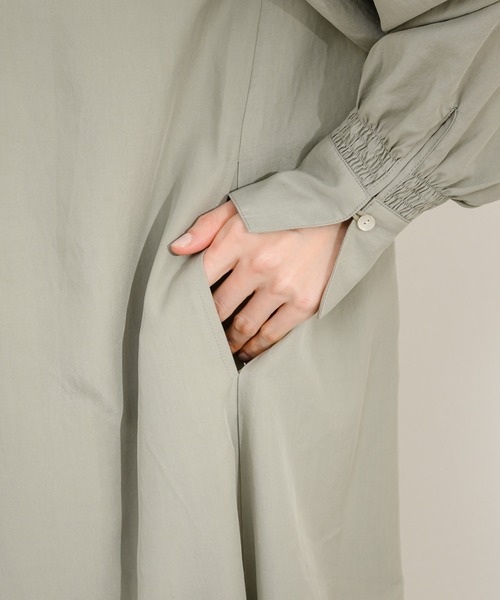 KATHARINE ROSS(キャサリンロス)の「【KATHARINE ROSS】シャーリングシャツワンピース(シャツワンピース・レディース・ブルー/ライトグレー・MEDIUM)」の4枚目の写真