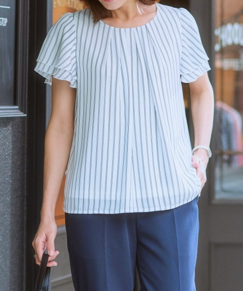 7days Life Styling(セブンデイズライフスタイリング)の「ジョーゼットエアリー半袖トップス カットソー裏地付(シャツ/ブラウス・レディース・グレイッシュベージュ/ライトブルー/ドット/ミント/オフホワイト/キャメル/ブルーグリーン/ライラック/ブラック/ネイビー/ピンク/ストライプ/ホワイト×ブラック/マスタード/ベージュ系その他/ピンク系その他・M/S/LL/L/3L)」の3枚目の写真