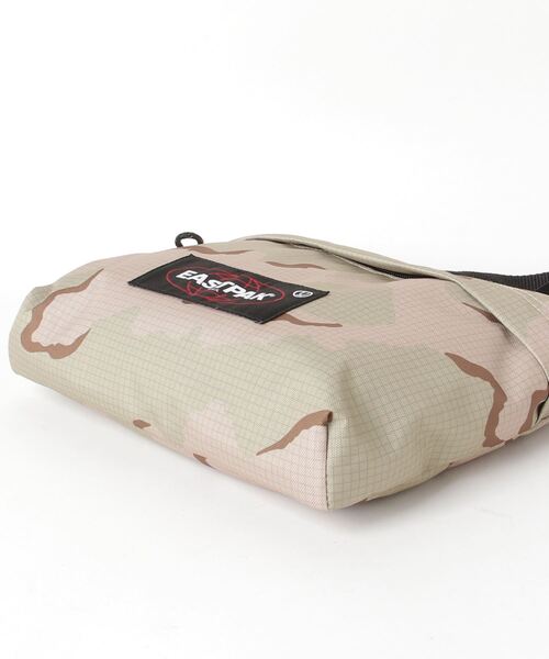 EASTPAK（イーストパック ）の「EASTPAK×UNDERCOVER(イーストパック×アンダーカバー) UNDERCOVER CROSSBODY UC Beige Camo（ショルダーバッグ・メンズ・ベージュ・F）」の5枚目の写真