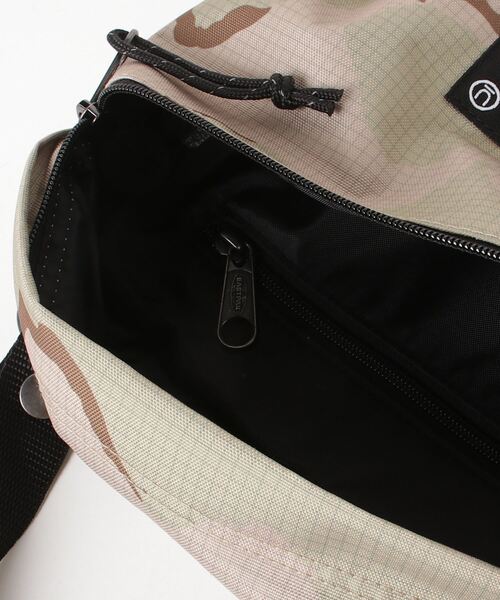 EASTPAK（イーストパック ）の「EASTPAK×UNDERCOVER(イーストパック×アンダーカバー) UNDERCOVER CROSSBODY UC Beige Camo（ショルダーバッグ・メンズ・ベージュ・F）」の7枚目の写真