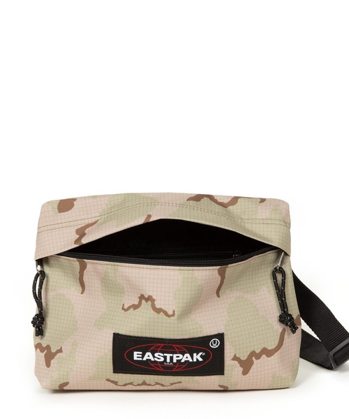 EASTPAK（イーストパック ）の「EASTPAK×UNDERCOVER(イーストパック×アンダーカバー) UNDERCOVER CROSSBODY UC Beige Camo（ショルダーバッグ・メンズ・ベージュ・F）」の4枚目の写真