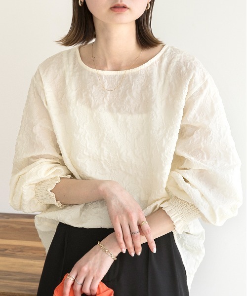 ad thie（アドティエ）の「シャーリングスリーブ ジャガードシアーブラウス（シャツ/ブラウス・レディース・アイボリー/ピンク/ブラック・MEDIUM/LARGE）」の2枚目の写真