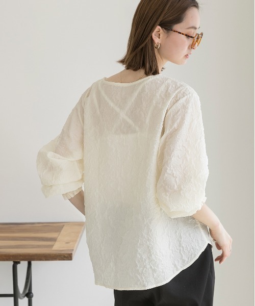 【最終価格】web限定シャーリングスリーブブラウス/24SS 最終価格】web限定シャーリングスリーブブラウス/24SS