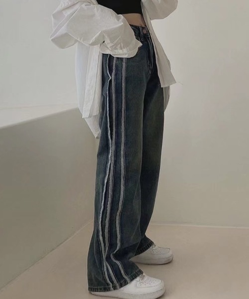 DIAVEL（ディアベル）の「サイドフリンジワイドデニムパンツ（デニムパンツ・レディース・ブルー/ブラック・S/M/L）」の5枚目の写真