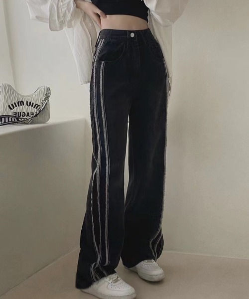 DIAVEL（ディアベル）の「サイドフリンジワイドデニムパンツ（デニムパンツ・レディース・ブルー/ブラック・S/M/L）」の6枚目の写真