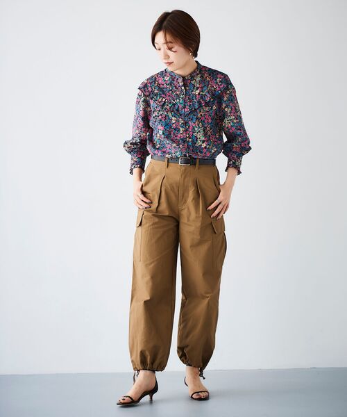 le.coeur blanc（ルクールブラン）の「コットンツイル2wayカーゴパンツ（カーゴパンツ・レディース・ブラック/ブラウン・38/36）」の4枚目の写真