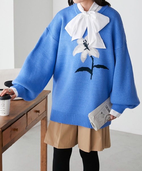 BONLECILL(ボンルシール)の「ユリ柄ジャガード BIGシルエットニットプルオーバー(ニット/セーター・レディース・アイボリー/ブラック/ブルー・FREE)」の3枚目の写真