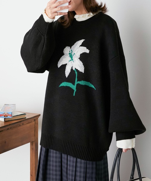 BONLECILL(ボンルシール)の「ユリ柄ジャガード BIGシルエットニットプルオーバー(ニット/セーター・レディース・アイボリー/ブラック/ブルー・FREE)」の15枚目の写真