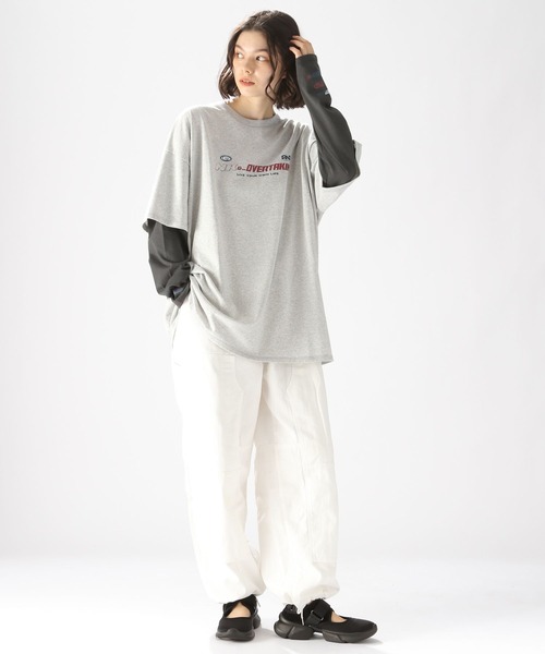 niko and...(ニコアンド)の「スポーツフェイクレイヤーロングTシャツ(Tシャツ/カットソー・レディース・オフホワイト/グレー/ブルー・FREE)」の5枚目の写真