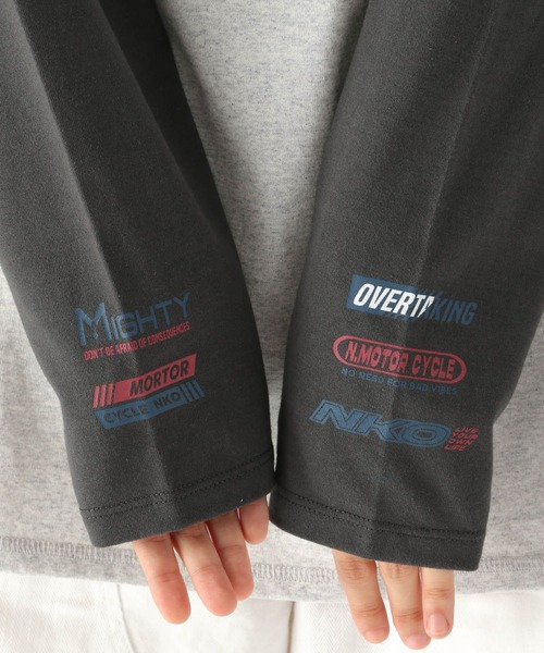 niko and...(ニコアンド)の「スポーツフェイクレイヤーロングTシャツ(Tシャツ/カットソー・レディース・オフホワイト/グレー/ブルー・FREE)」の19枚目の写真