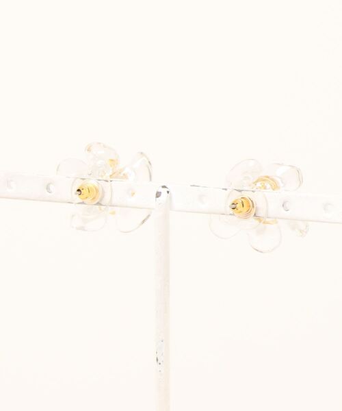 tone（トーン）の「【aaa.sgallery】ビジュー入り＊クリアフラワーピアス(MA)（ピアス（両耳用）・レディース・クリア・FREE）」の5枚目の写真
