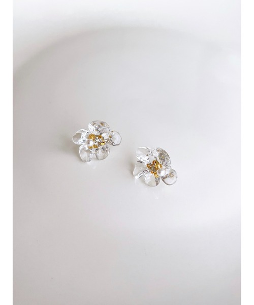 tone（トーン）の「【aaa.sgallery】ビジュー入り＊クリアフラワーピアス(MA)（ピアス（両耳用）・レディース・クリア・FREE）」の2枚目の写真