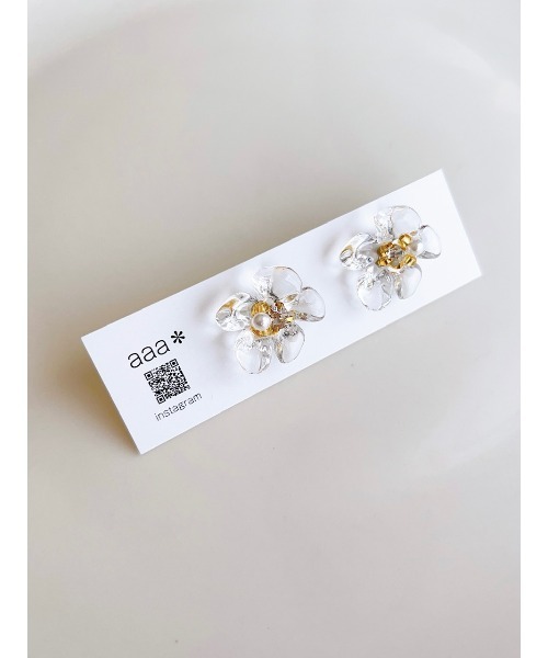 tone（トーン）の「【aaa.sgallery】ビジュー入り＊クリアフラワーピアス(MA)（ピアス（両耳用）・レディース・クリア・FREE）」の3枚目の写真