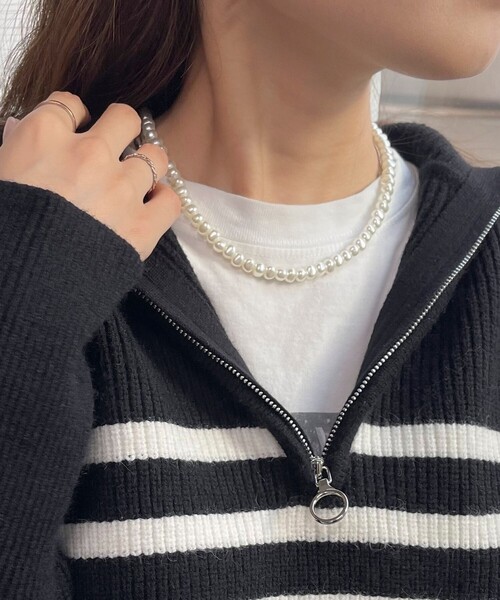 fredy emue（フレディエミュ）の「マンテル樹脂パールネックレス（ネックレス・レディース・シルバー/ゴールド・FREE）」の5枚目の写真