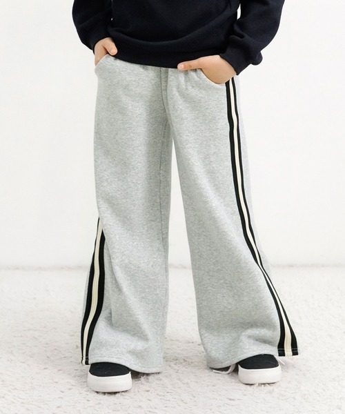 Bee des Bee（ビーデスビー）の「裏起毛ラインワイドパンツ（スウェットパンツ・キッズ・ダークグレー/ブラック/グレイッシュベージュ/杢グレー・120cm/130cm/140cm/110cm/150cm）」の3枚目の写真