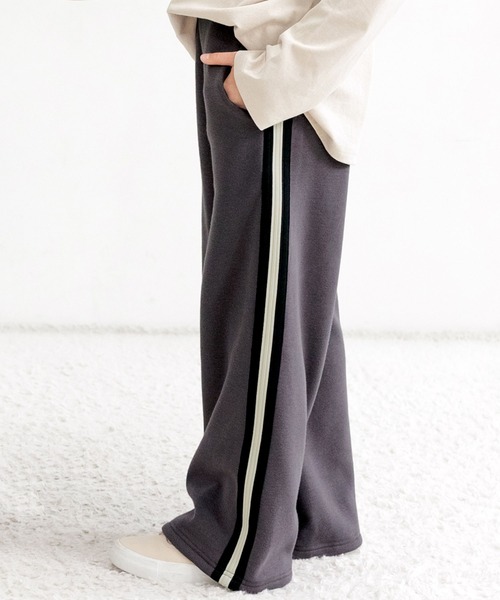 Bee des Bee（ビーデスビー）の「裏起毛ラインワイドパンツ（スウェットパンツ・キッズ・ダークグレー/ブラック/グレイッシュベージュ/杢グレー・120cm/130cm/140cm/110cm/150cm）」の8枚目の写真