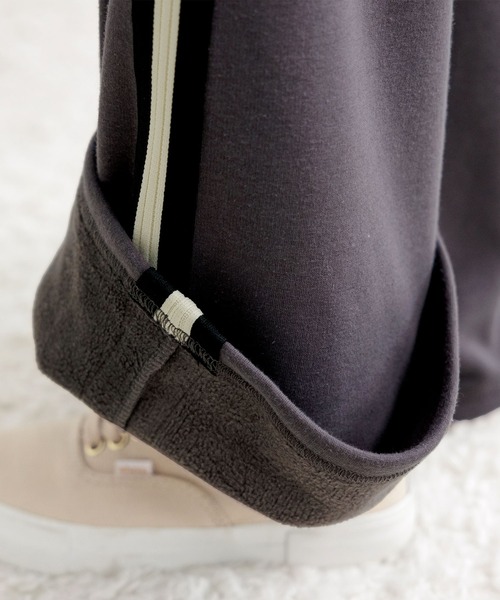 Bee des Bee（ビーデスビー）の「裏起毛ラインワイドパンツ（スウェットパンツ・キッズ・ダークグレー/ブラック/グレイッシュベージュ/杢グレー・120cm/130cm/140cm/110cm/150cm）」の9枚目の写真