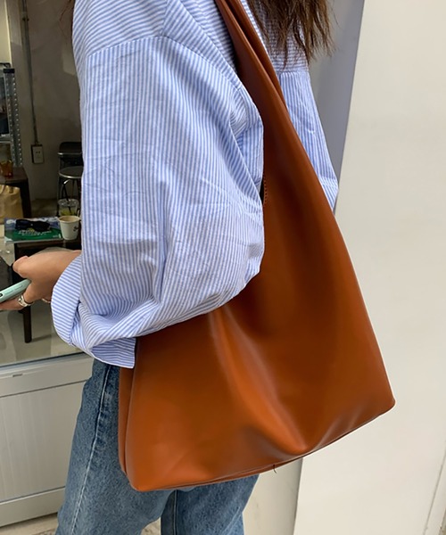 ABBEY MARKET(アビーマーケット)の「フェイクレザー PU ショルダーバッグ(ショルダーバッグ・レディース・キャメル/ブラック・FREE)」の1枚目の写真