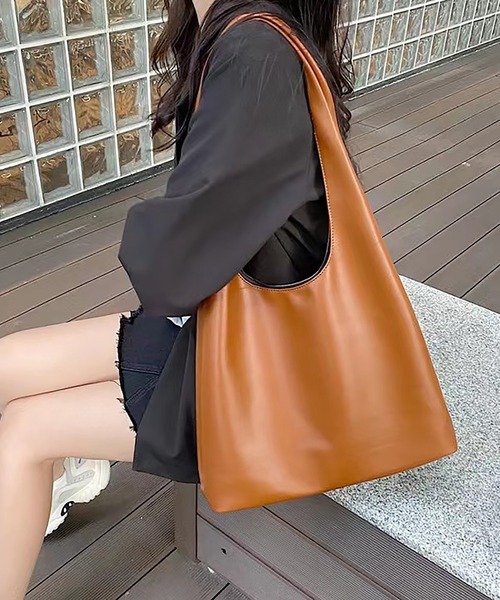 ABBEY MARKET(アビーマーケット)の「フェイクレザー PU ショルダーバッグ(ショルダーバッグ・レディース・キャメル/ブラック・FREE)」の12枚目の写真