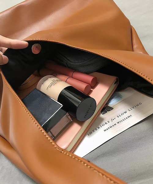 ABBEY MARKET(アビーマーケット)の「フェイクレザー PU ショルダーバッグ(ショルダーバッグ・レディース・キャメル/ブラック・FREE)」の15枚目の写真