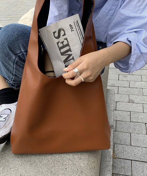 ABBEY MARKET(アビーマーケット)の「フェイクレザー PU ショルダーバッグ(ショルダーバッグ・レディース・キャメル/ブラック・FREE)」の18枚目の写真