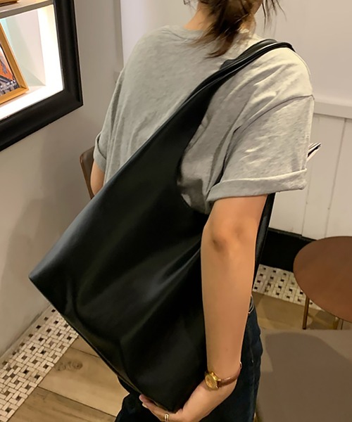 ABBEY MARKET(アビーマーケット)の「フェイクレザー PU ショルダーバッグ(ショルダーバッグ・レディース・キャメル/ブラック・FREE)」の14枚目の写真