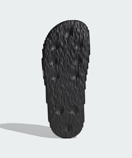 adidas(アディダス)の「アディレッタ 22 サンダル / Adilette 22 Slides / アディダスオリジナルス adidas Originals(サンダル・メンズ・ホワイト×ブラック/ブラック×ホワイト/ベージュ/ベージュ系その他・25.5cm/26.5cm/27.5cm/28.5cm/23.5cm/24.5cm/22.5cm)」の12枚目の写真