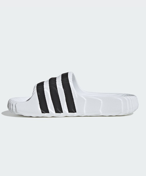 adidas(アディダス)の「アディレッタ 22 サンダル / Adilette 22 Slides / アディダスオリジナルス adidas Originals(サンダル・メンズ・ホワイト×ブラック/ブラック×ホワイト/ベージュ/ベージュ系その他・25.5cm/26.5cm/27.5cm/28.5cm/23.5cm/24.5cm/22.5cm)」の8枚目の写真