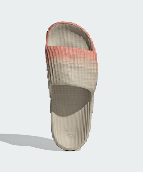 adidas(アディダス)の「アディレッタ 22 サンダル / Adilette 22 Slides / アディダスオリジナルス adidas Originals(サンダル・メンズ・ホワイト×ブラック/ブラック×ホワイト/ベージュ/ベージュ系その他・25.5cm/26.5cm/27.5cm/28.5cm/23.5cm/24.5cm/22.5cm)」の19枚目の写真