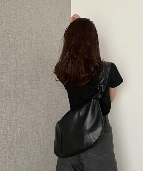 y/m by 村岡美里（イムバイムラオカミサト）の「ドローコードショルダーBAG（ショルダーバッグ・レディース・ブラック/アイボリー・FREE）」の6枚目の写真