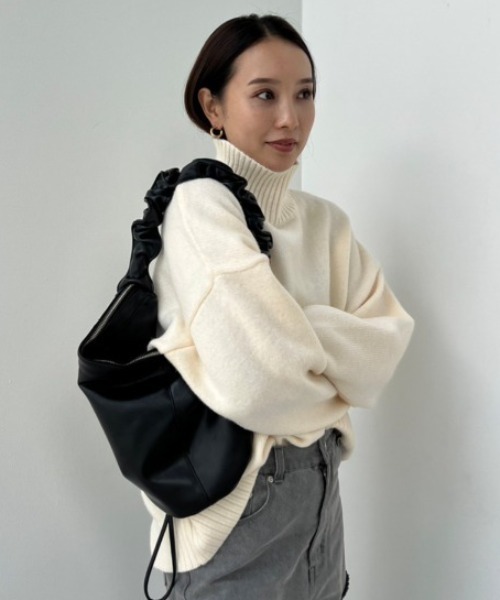 y/m by 村岡美里（イムバイムラオカミサト）の「ドローコードショルダーBAG（ショルダーバッグ・レディース・ブラック/アイボリー・FREE）」の9枚目の写真