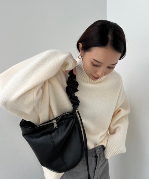 y/m by 村岡美里（イムバイムラオカミサト）の「ドローコードショルダーBAG（ショルダーバッグ・レディース・ブラック/アイボリー・FREE）」の10枚目の写真
