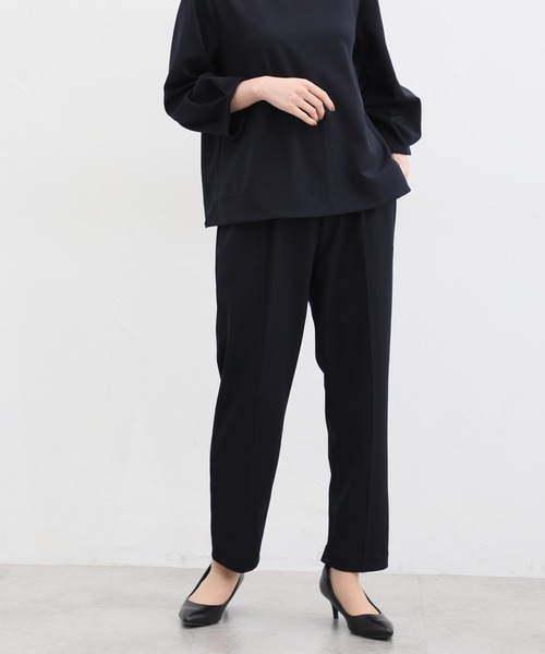 Honeys（ハニーズ）の「しわになりにくいストレッチテーパードパンツ（スラックス・レディース・ネイビー/ブラック/ベージュ/グレイッシュベージュ・L/LL/M/S/3L）」の16枚目の写真